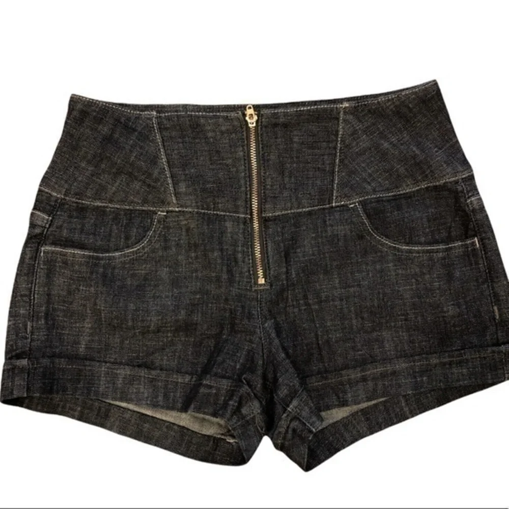 High waist shorts from Refuge dark wash with gold zipper